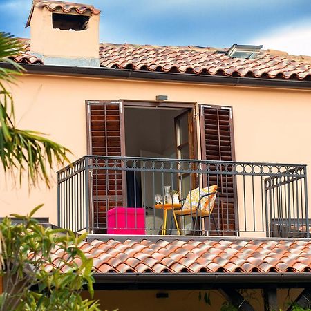 Holiday Home Kuca Na Moru Kornić Exteriér fotografie