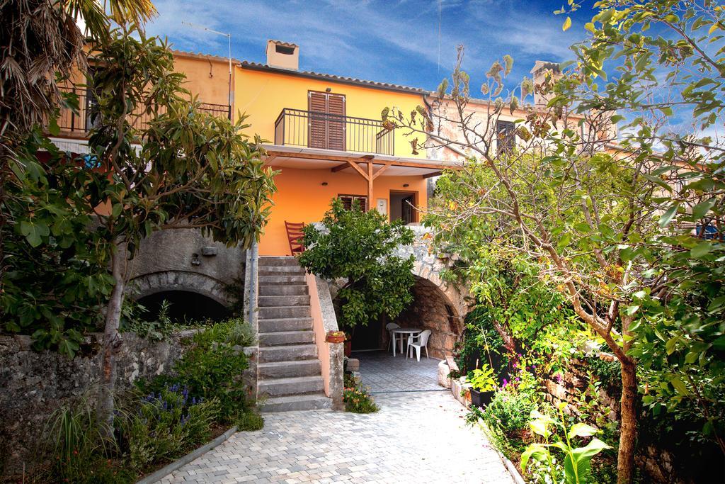 Holiday Home Kuca Na Moru Kornić Exteriér fotografie