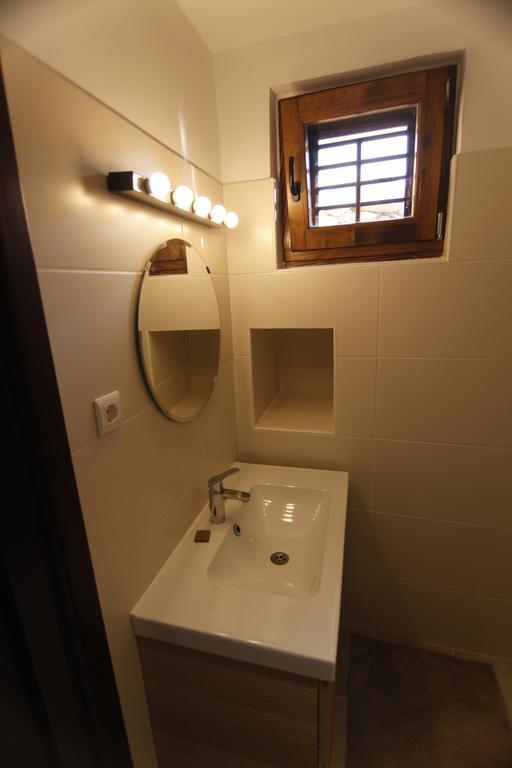 Holiday Home Kuca Na Moru Kornić Exteriér fotografie
